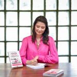 Escritora lança livro sobre maternidade e produtividade